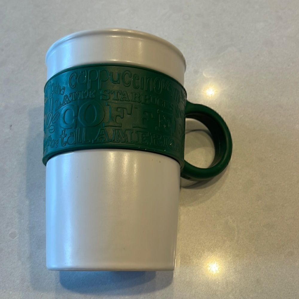 Starbucks coffee mug 12 oz, 2008, rubber handle nice shape rare cup collector.